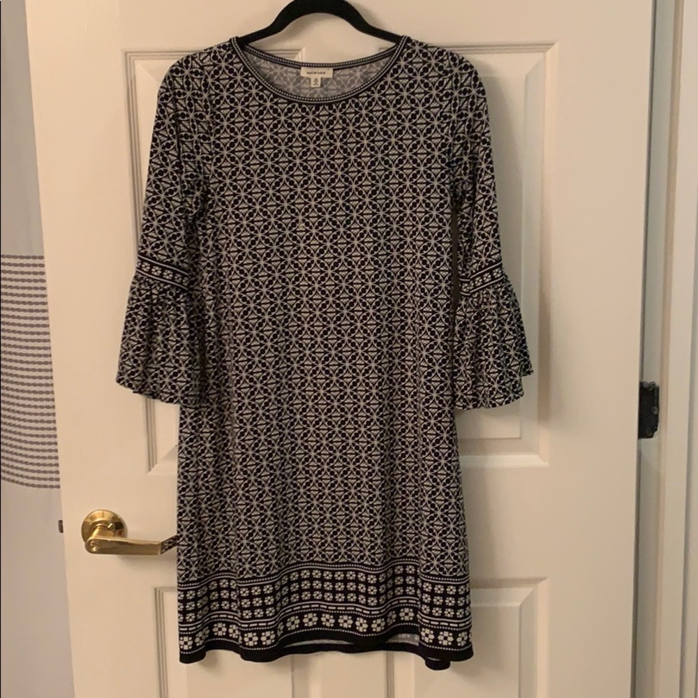 Loose black and white dress